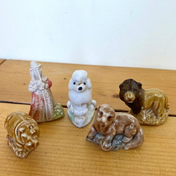 Wade Whimsies Miniature Figurines Set of 5 Hippo Poodle Lion Ferret Pied Piper - Picture 1 of 6